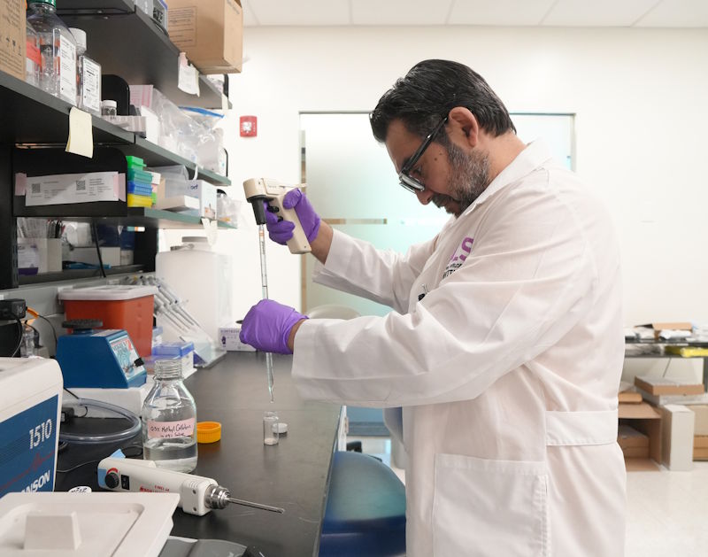 A scientist working in ALS TDI's lab in Watertown, MA.